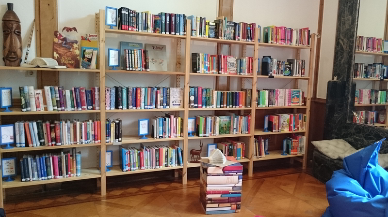 Bücherregal in der Bücherwelt